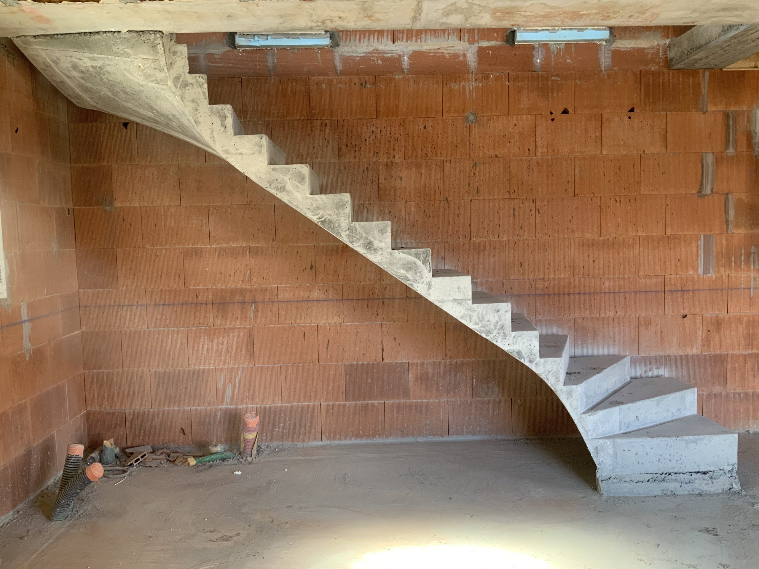 Escalier béton à Saint Aubin de Medoc