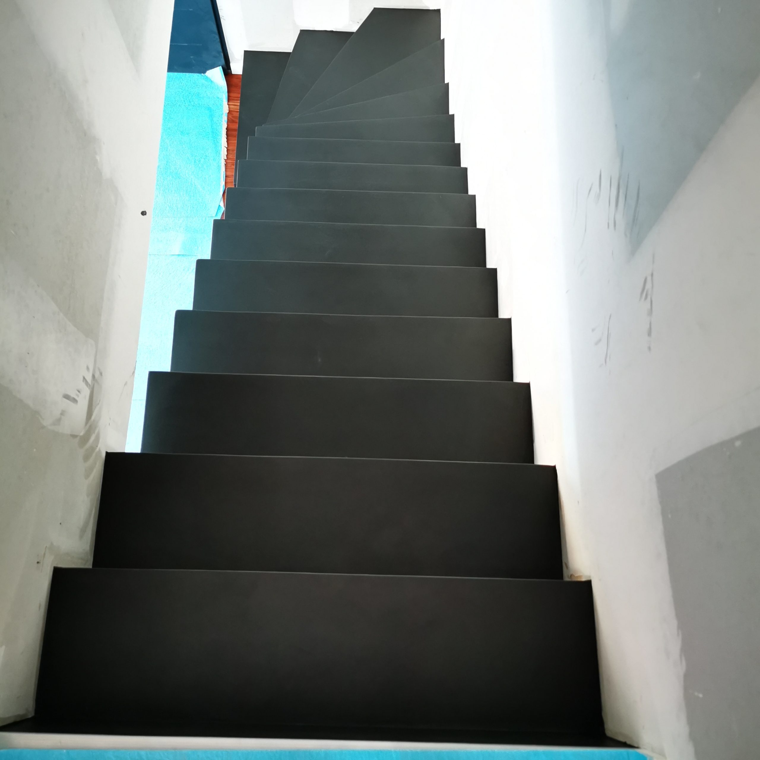 Beton ciré sur un escalier dans une maison individuelle