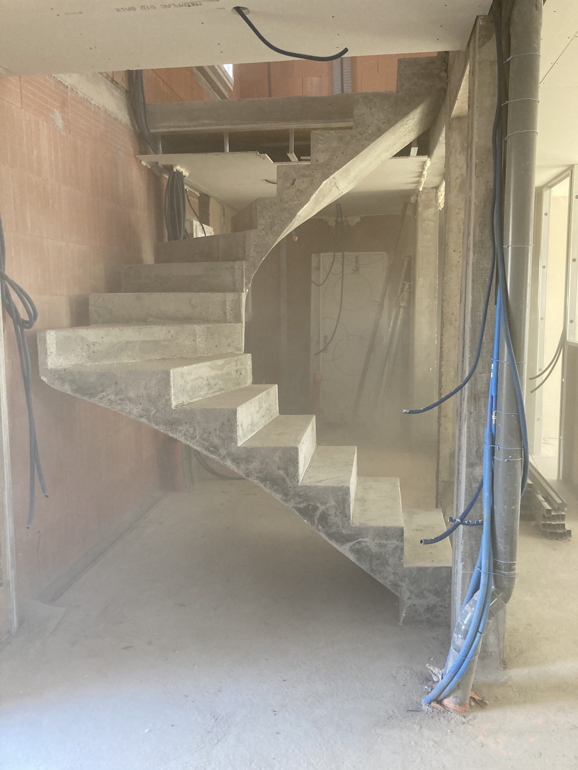 fabrication d'un escalier en béton armé à côté de Anglet