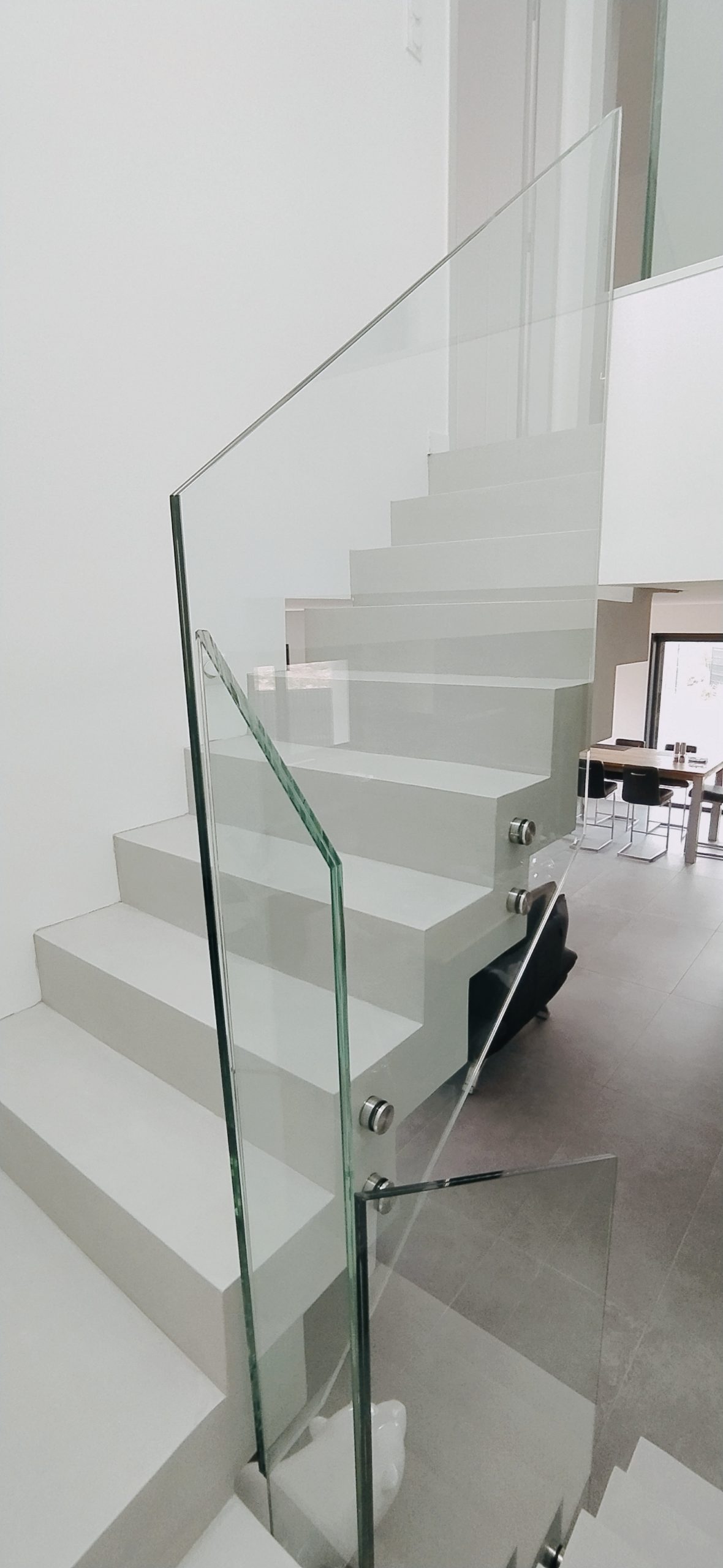 Sécuriser son escalier avec un garde corps en verre