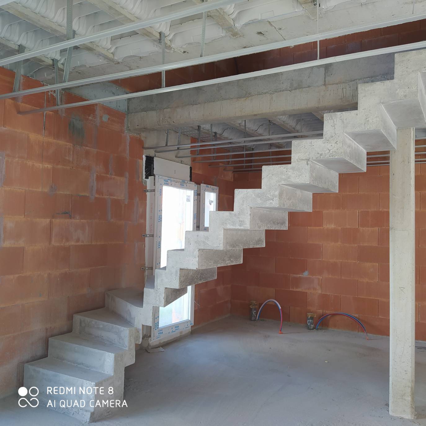 Escalier à crémaillère et à paillasse simple, efficace et rebelle à Andernos-les-bains entre Arès et Lanton dans le département de la Gironde.