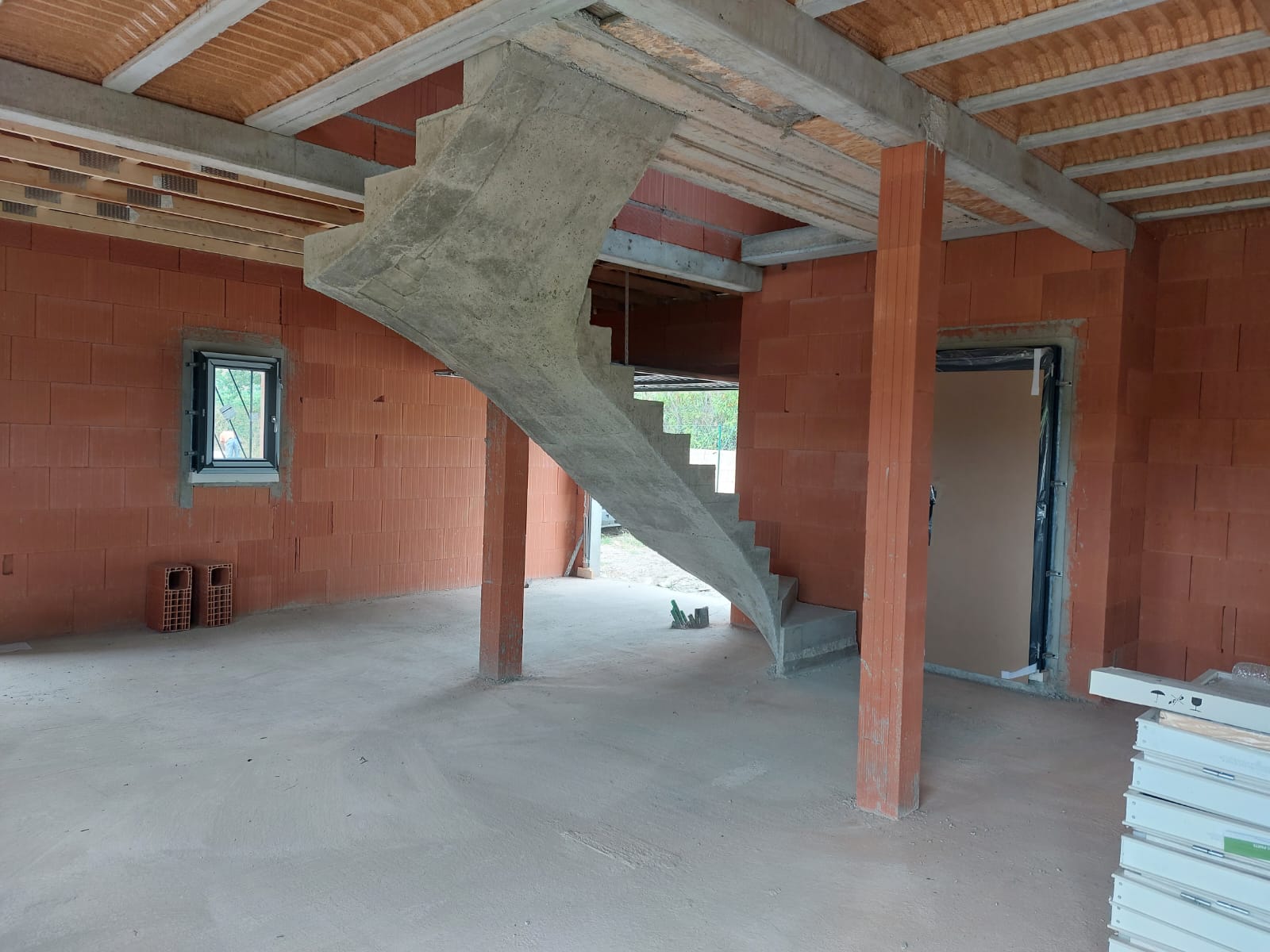 Paillasse un quart tournant venant d'être décoffrée dans une maison entre Saint-Sulpice-la-Pointe et Gimont.