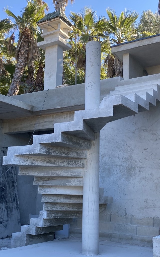 Escalier à crémaillère trois quart tournant en béton, construit en 2 jours, à La Ciotat près de Marseille et Aubagne,