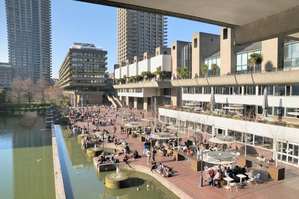 L'Escalier dans l'architecture brutaliste : Le "Barbican Estate" à Londres