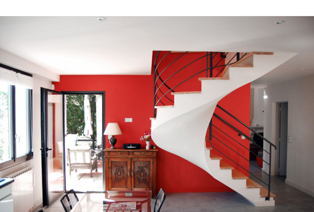 Escalier intérieur hélicoïdal avec revêtement bois