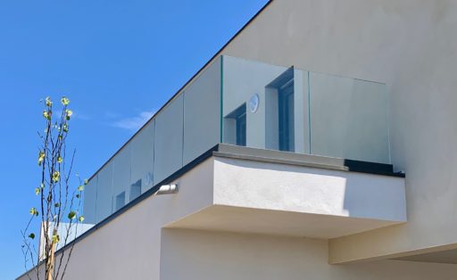  Réalisation de l'escalier béton chez Scal'in : garde-corps en verre