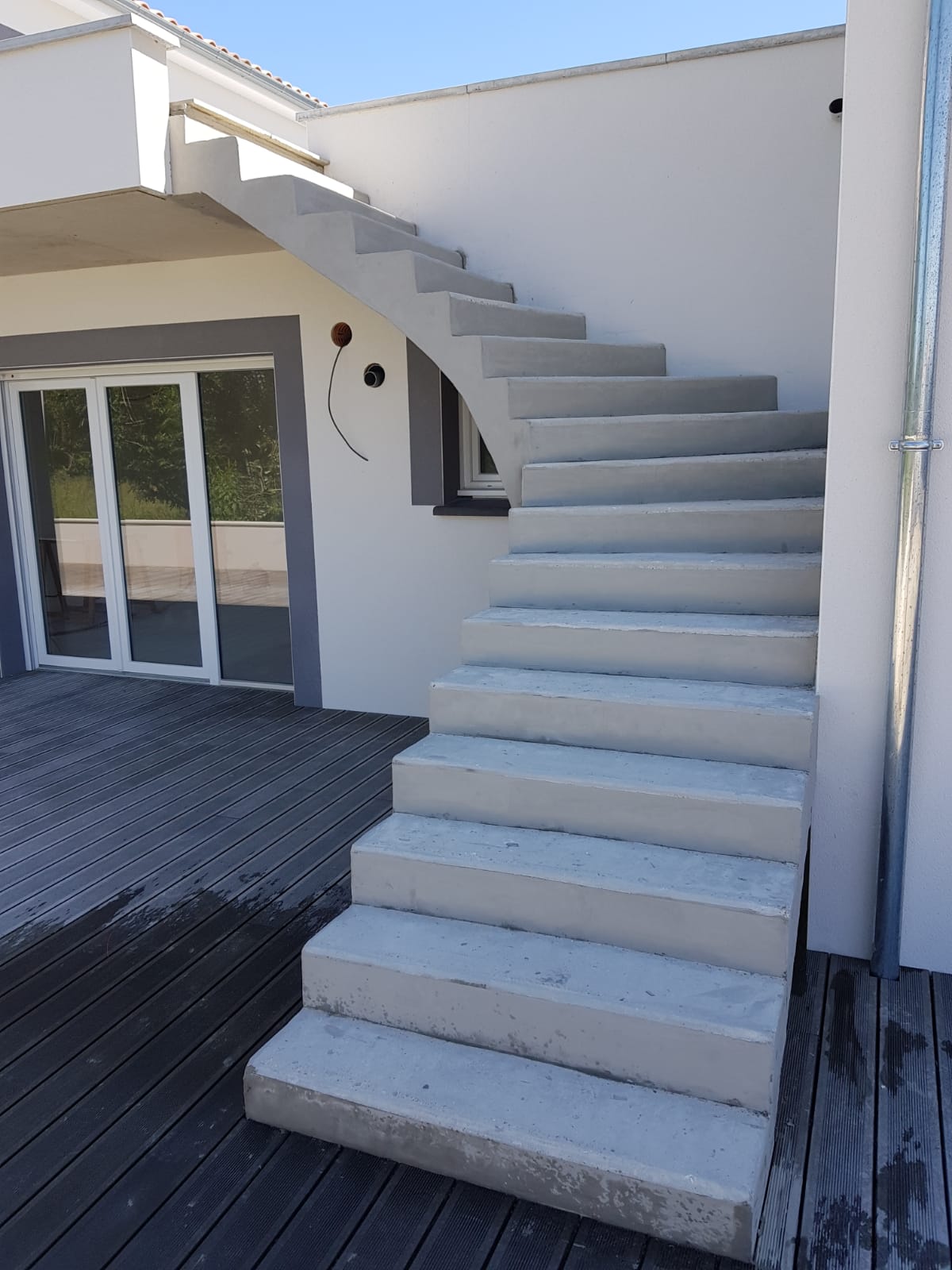 bel escalier à paillasse extérieur en béton   toulouse  pour un particulier