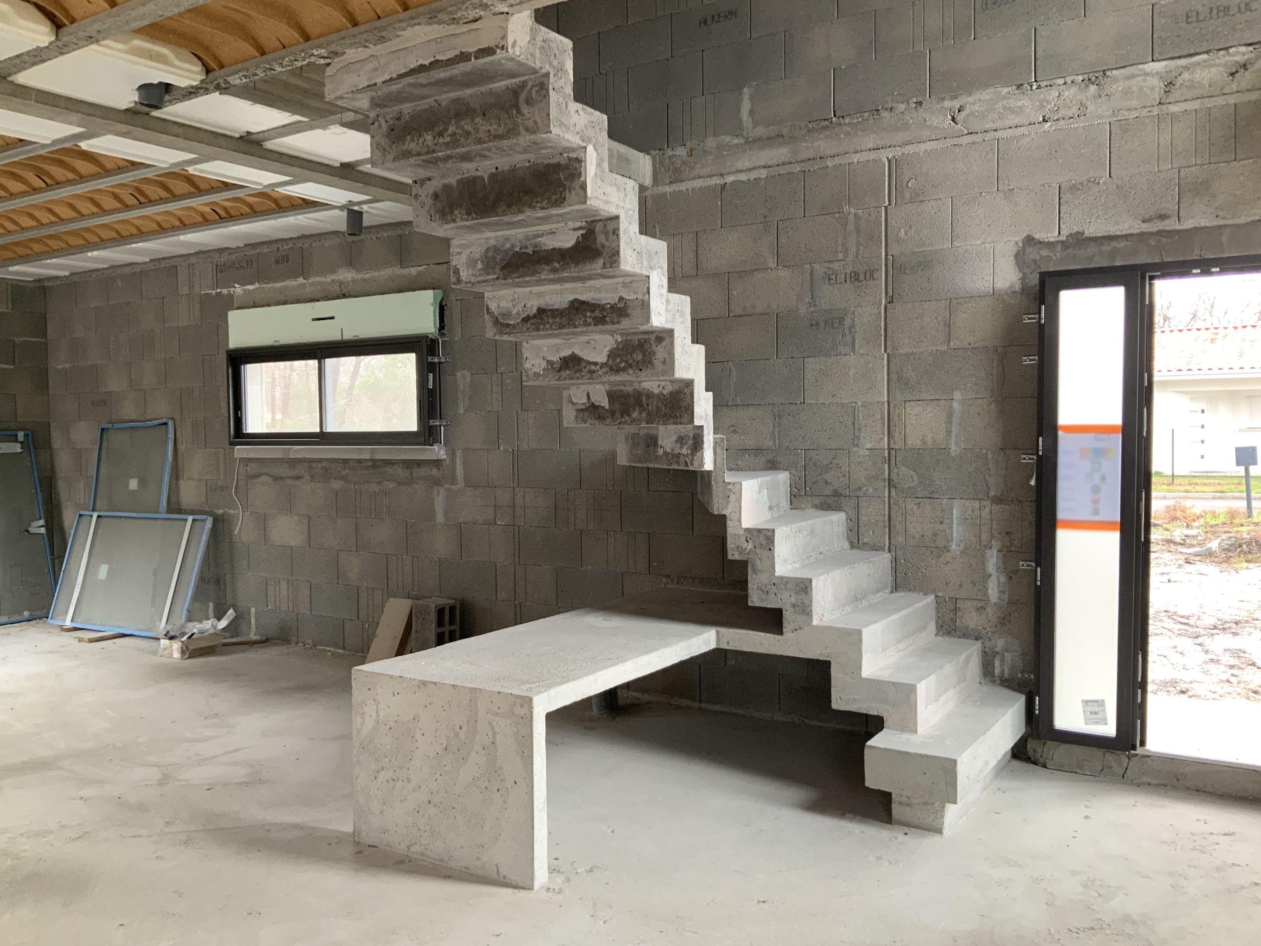 Design d'un escalier contemporain  dans une maison individuelle