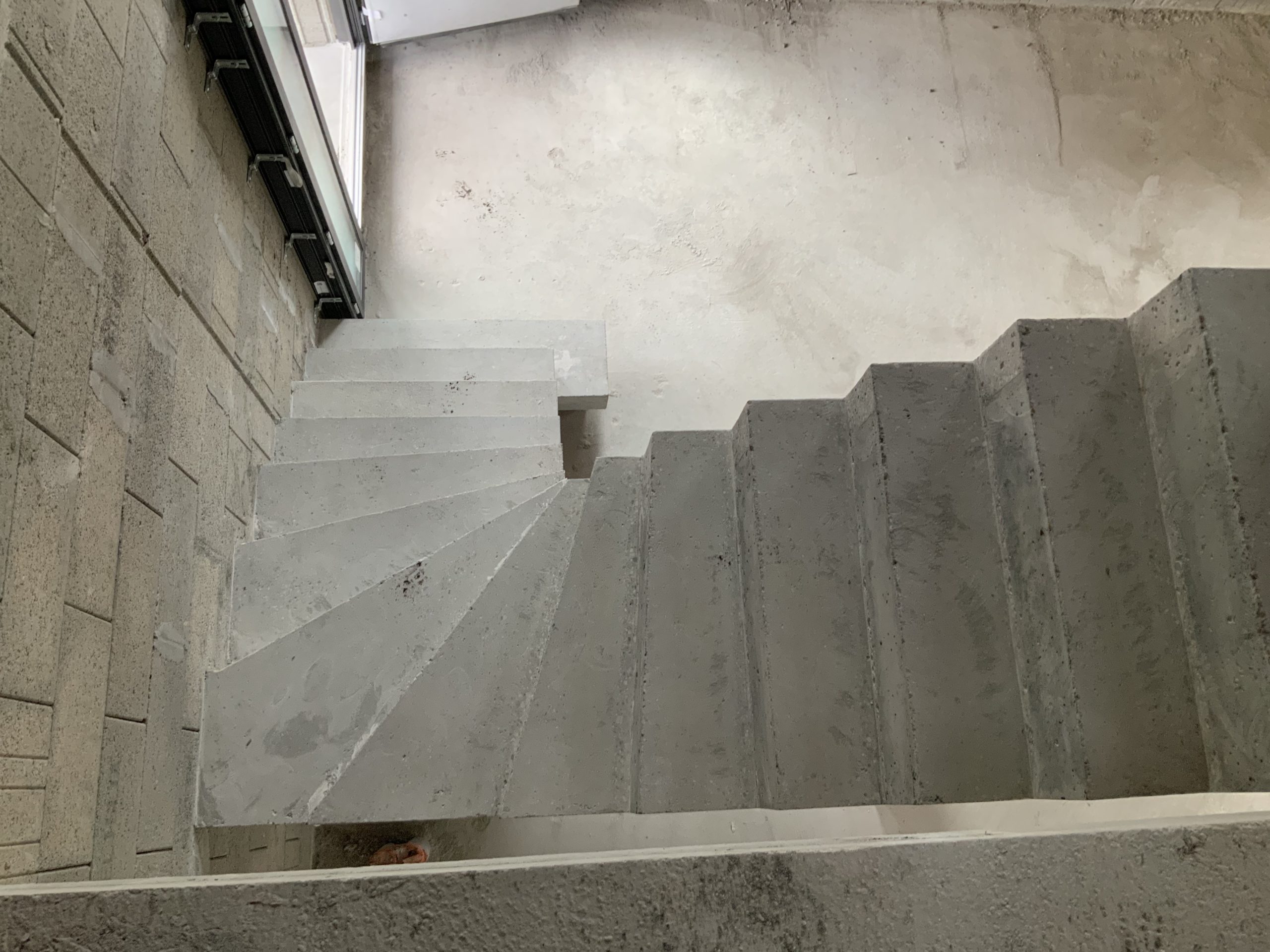 Dessus de l'escalier beton