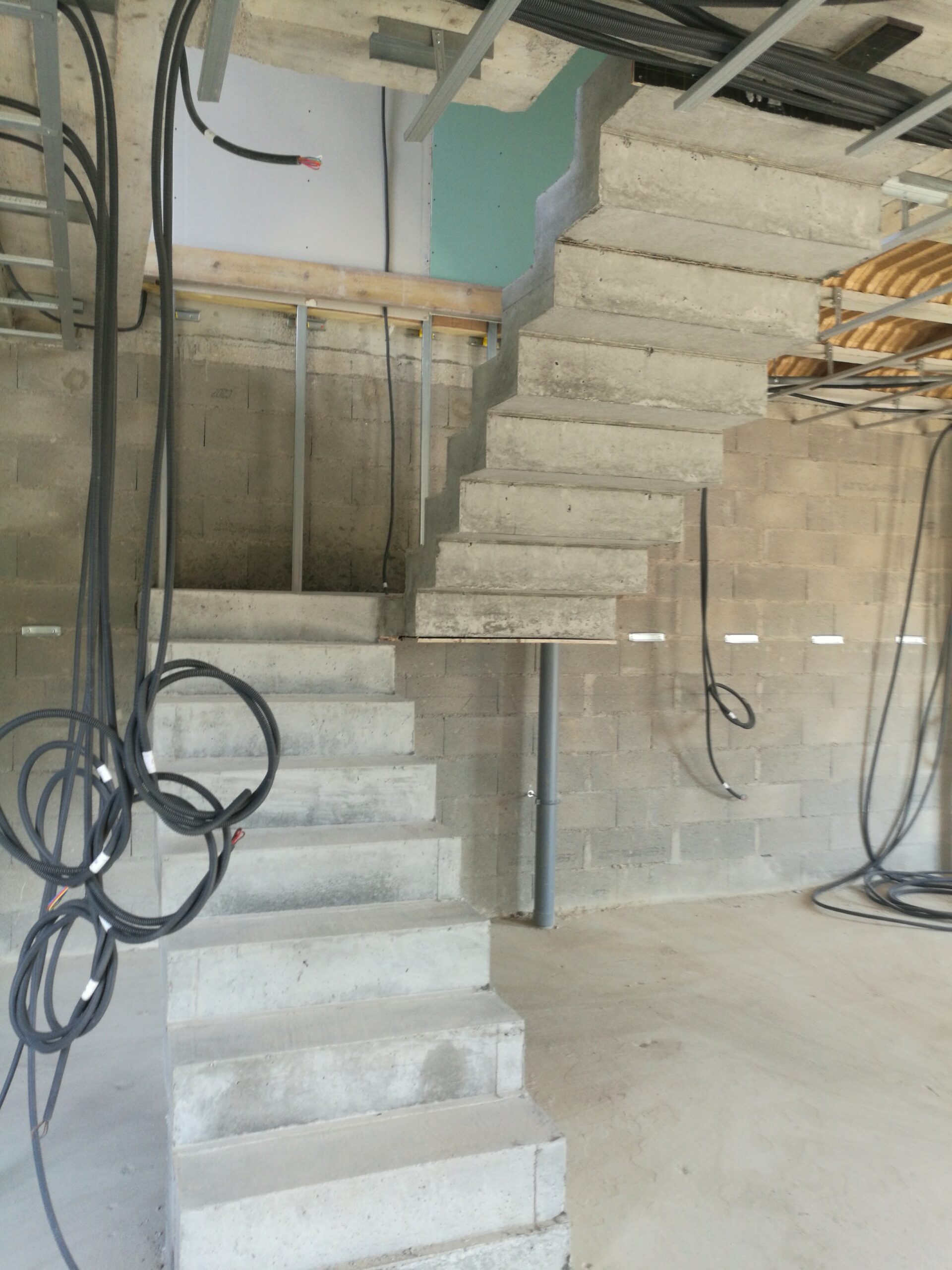 Escalier à crémaillère construit pour un particulier, à Arpajon près de Brétigny-sur-Orge, dans le département de l'Essonne.