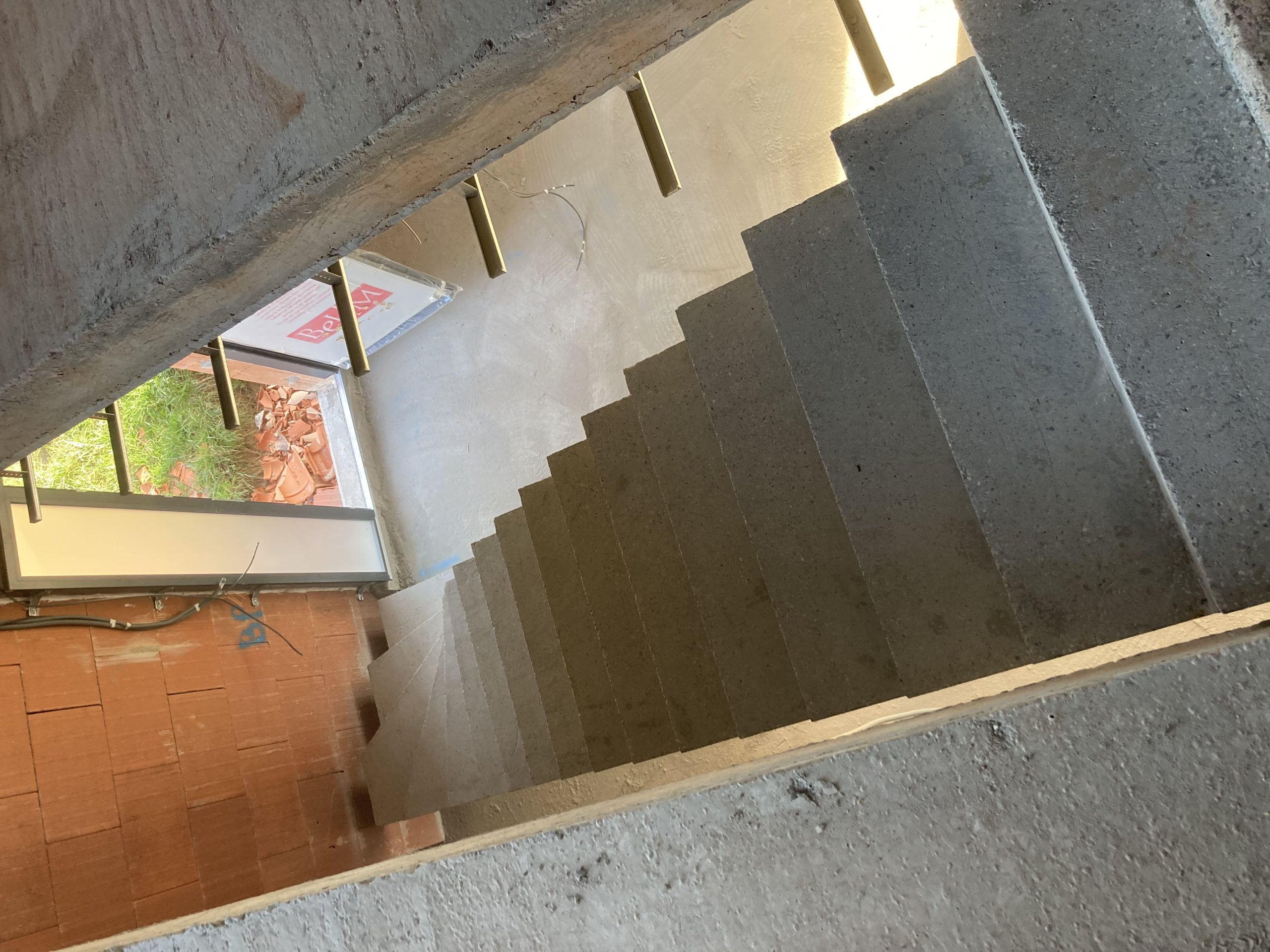 Escalier béton brut à Mios
