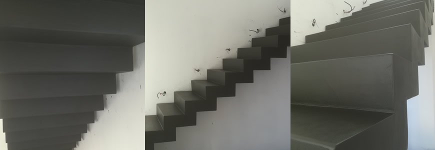 escalier en béton ciré droit à crémaillère dans le Gard
