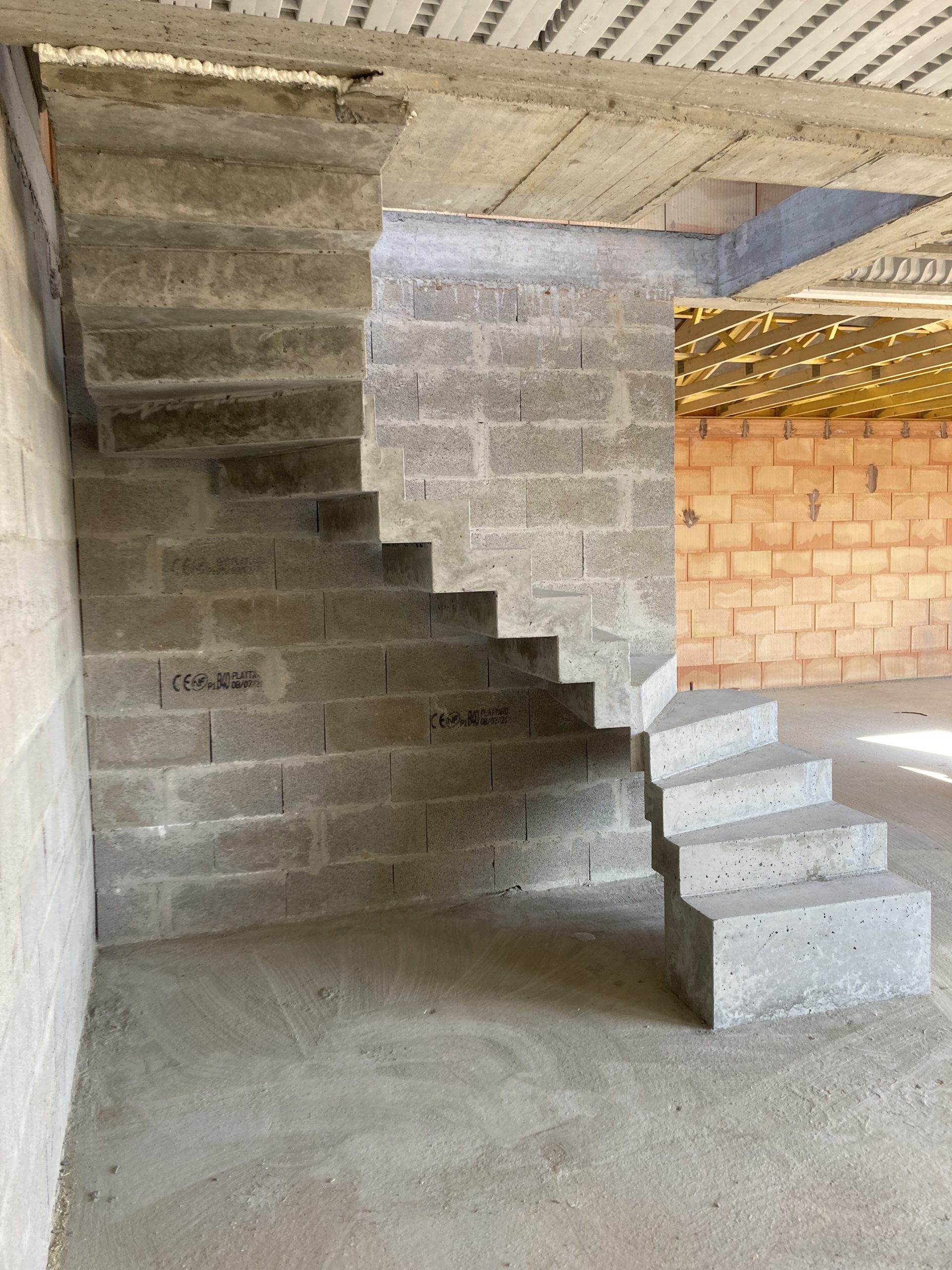 Escalier moderne d'une maison individuelle dans le sud ouest de la France en Corrèze