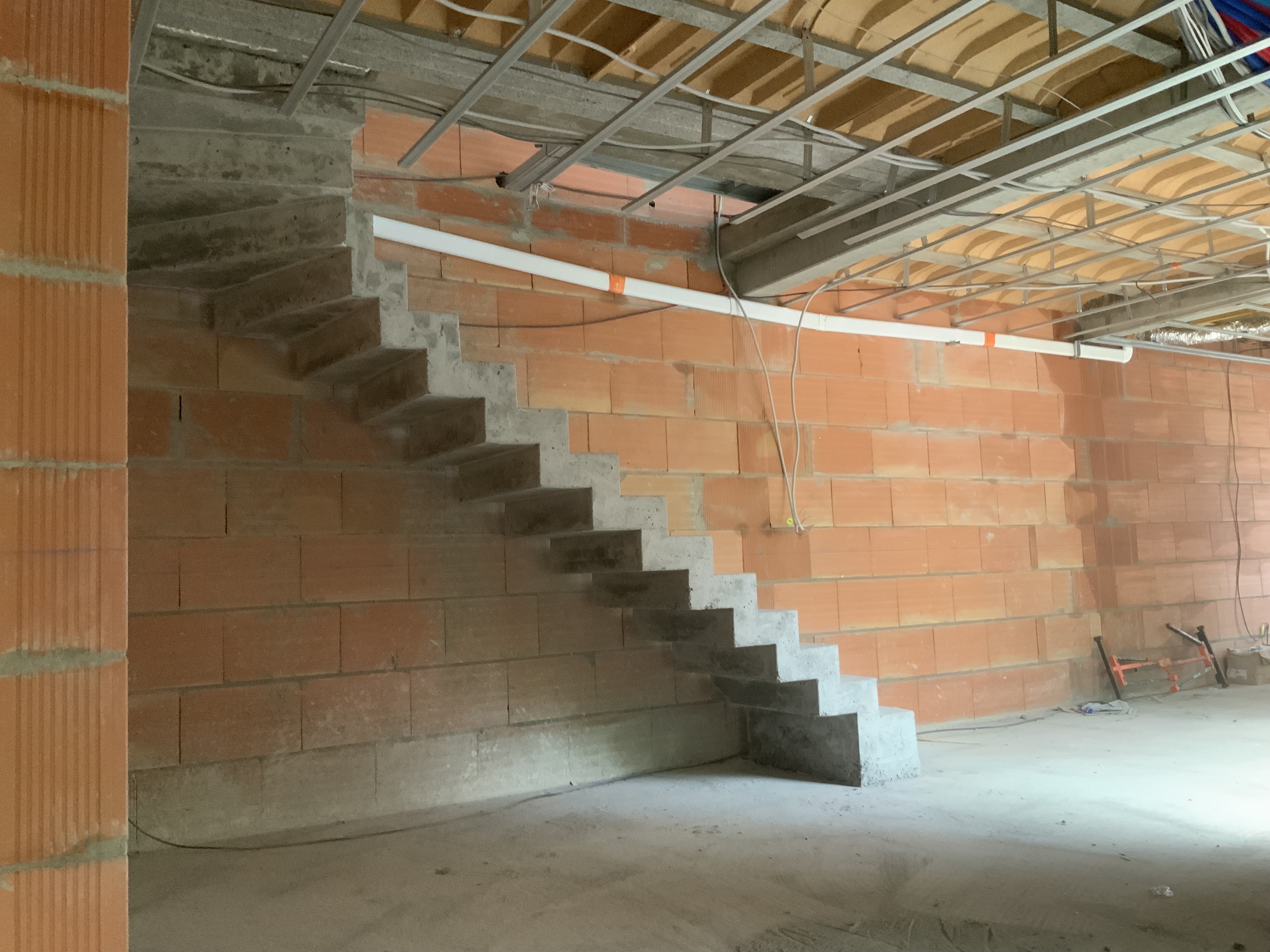 L'escalier béton sera ici un élément de décoration dans une pièce à vivre