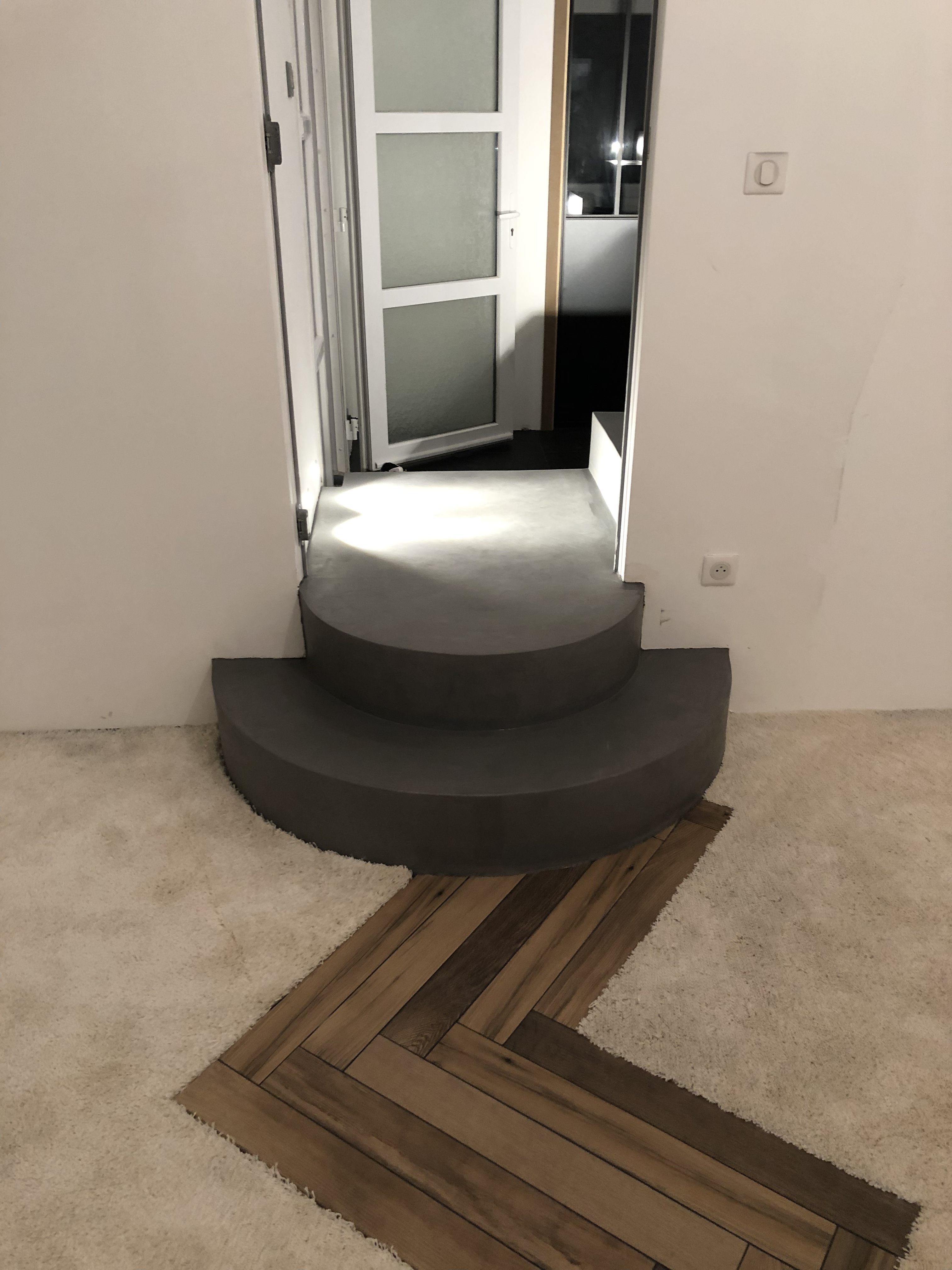 Marche royale en béton ciré
