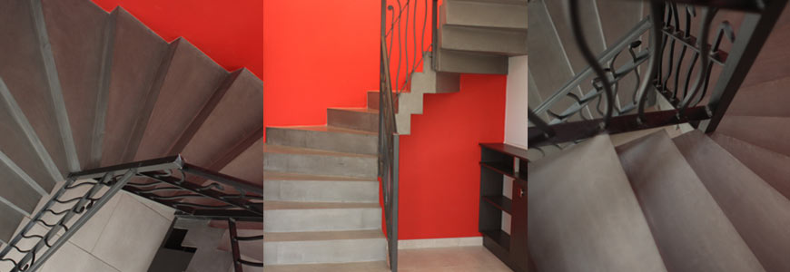 Escalier 2/4 tournant à crémaillère en béton ciré