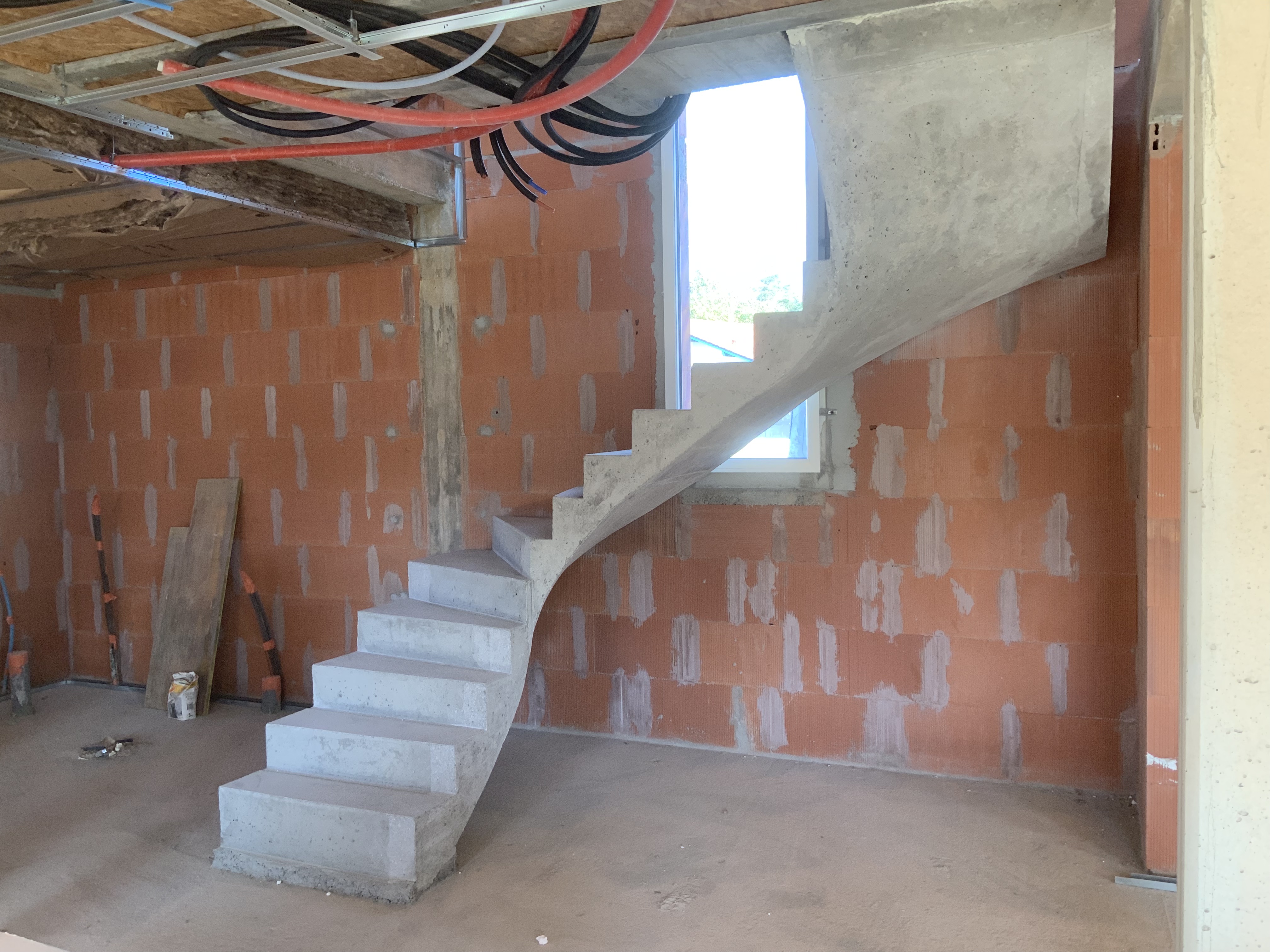 Réalisation d'un escalier en béton dans une maison individuelle